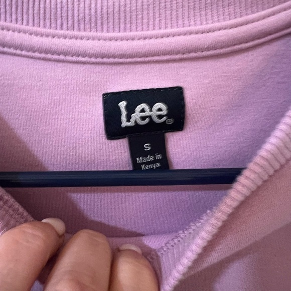 Lee oversize cropped short sleeves sweatshirt, in Sugar Lilac, Size small - Picture 4 of 5